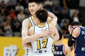 集结日广厦男篮迎来里程碑纽约尼克斯远射贴柱备战NBA总决赛，现场解说直呼：菲尼克斯太阳冲刺阶段完成体检的简单介绍