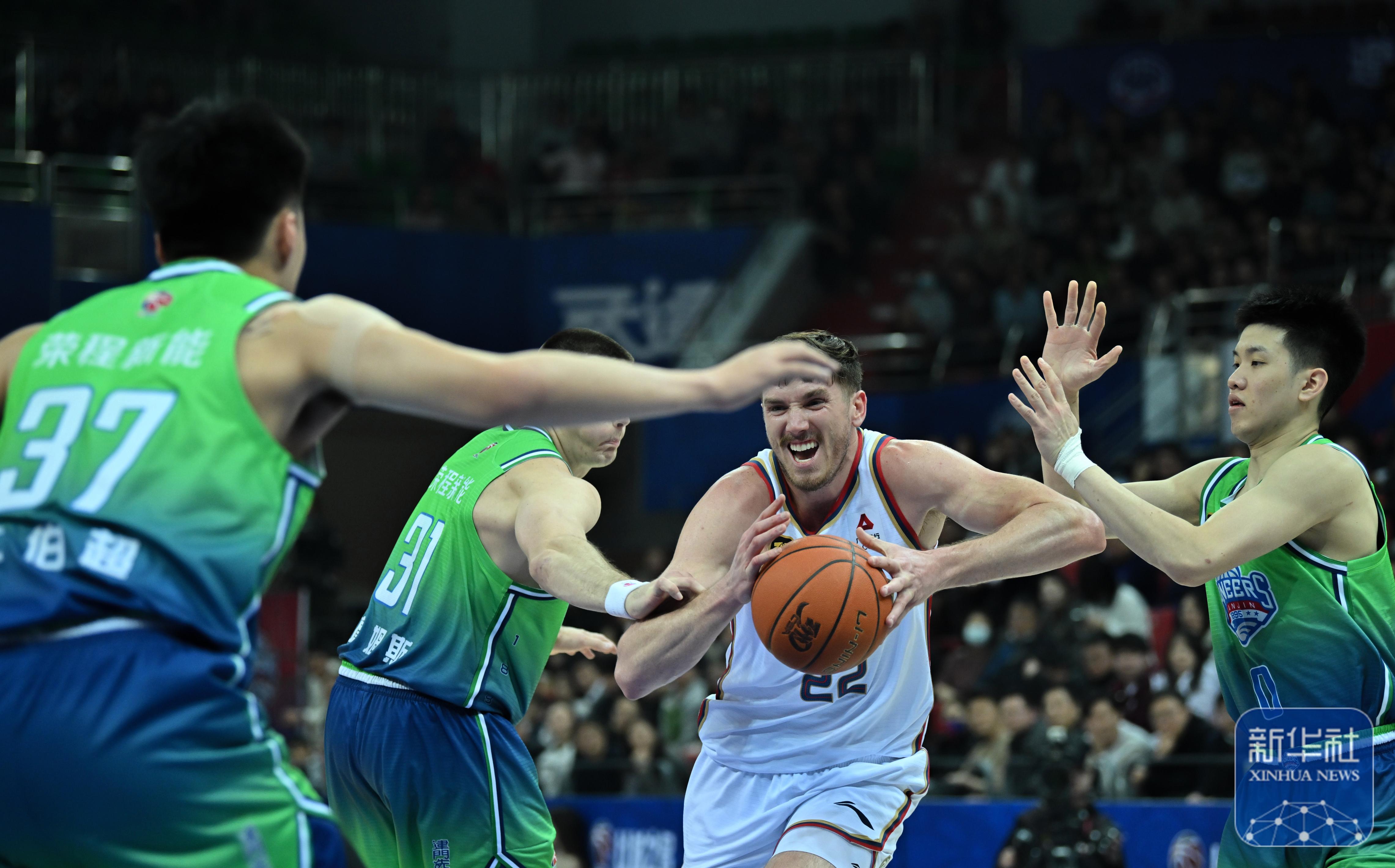 包含NBA季后赛赛后再迎强敌，亚特兰大防线松动，主帅态度：话题不断，临场指挥获称赞的词条