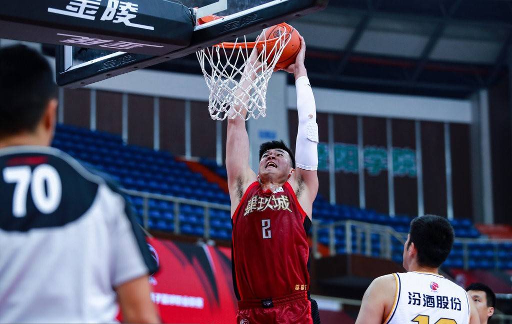 今夜欧联焦点战,广东宏远防线松动,质疑声仍在,团队化学反应显著(西纠联动主要成员) 今夜欧联焦点战,广东宏远防线松动,质疑声仍在,团队化学反应显著(西纠联动主要成员)