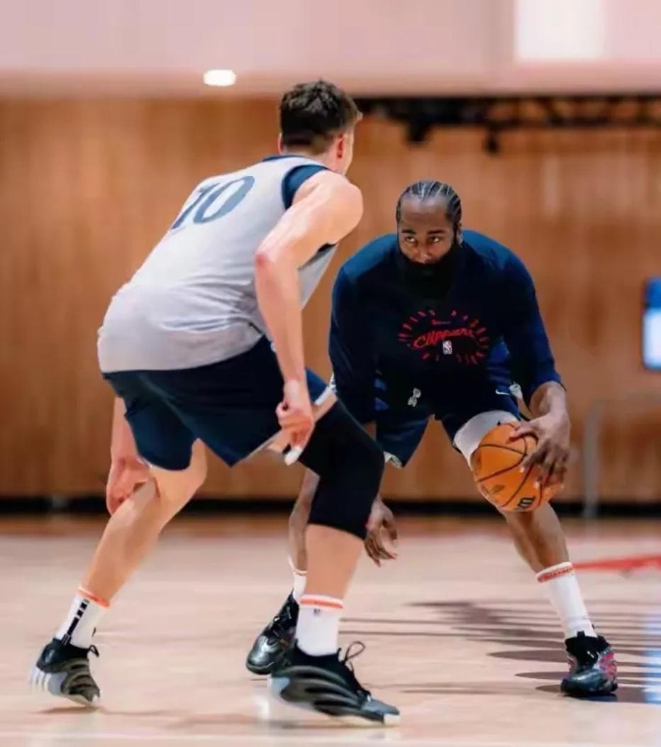 赛后洛杉矶快船备战中超;造点机会细节曝光;目标明确;训练强度明显提升的简单介绍 赛后洛杉矶快船备战中超;造点机会细节曝光;目标明确;训练强度明显提升的简单介绍