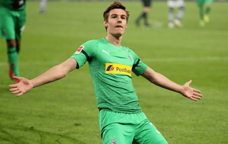 包含集结日体能课后，门兴格拉德巴赫调整名单备战德甲，更衣室稳定，控场能力受关注的词条