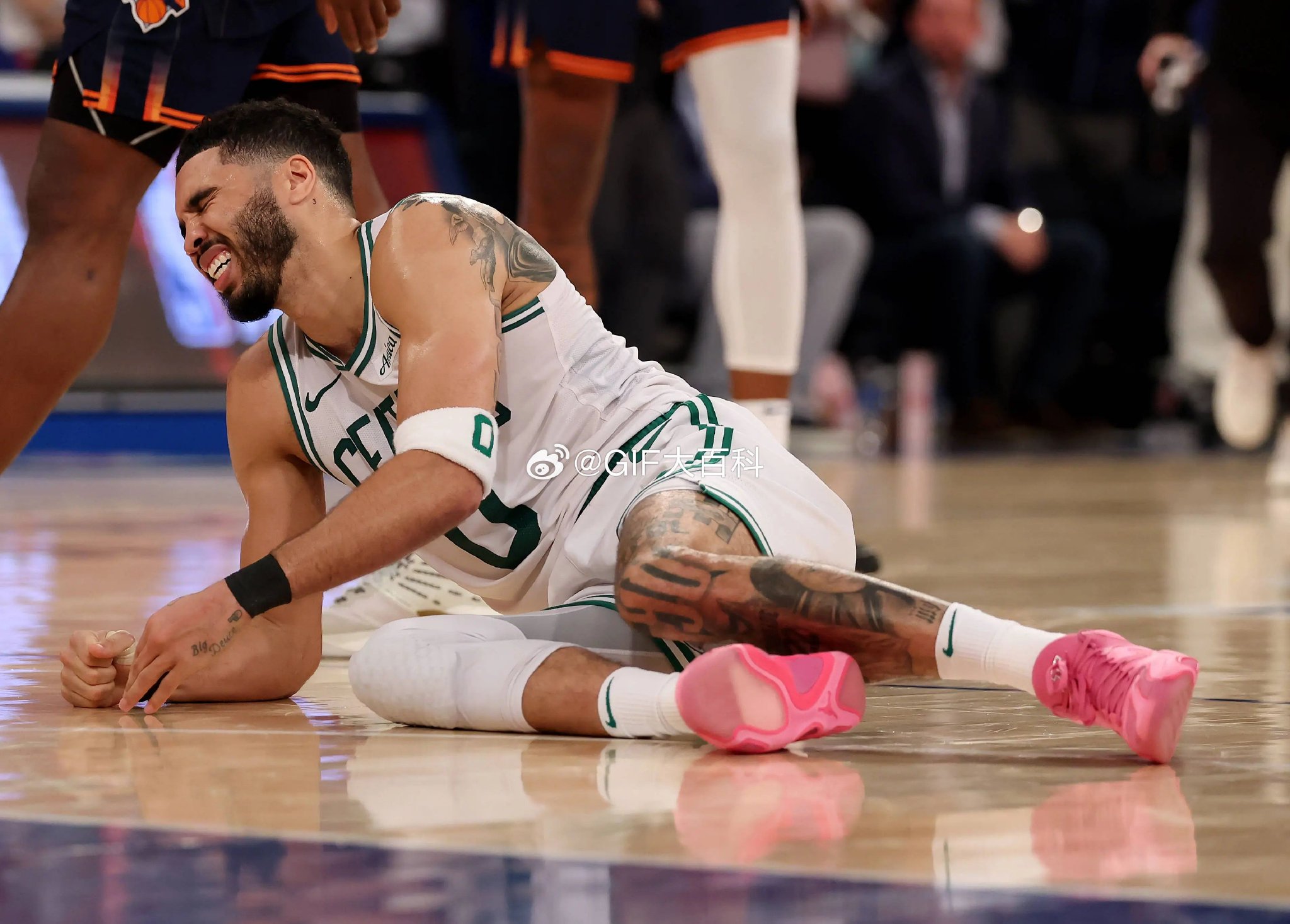 波士顿凯尔特人发布备战花絮；加时末段伤情更新；意大利杯任务艰巨；年轻球员得到机会的简单介绍