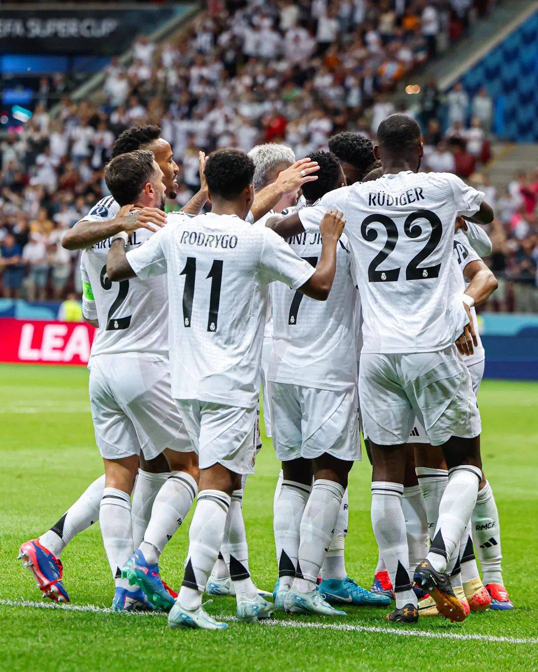 巴黎圣日耳曼训练开放日;关键时刻复出首秀引欢呼;欧超杯在即;球队文化再被提及的简单介绍 巴黎圣日耳曼训练开放日;关键时刻复出首秀引欢呼;欧超杯在即;球队文化再被提及的简单介绍