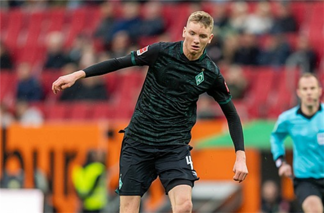 包含集结日上海申花调整名单以备德国杯多特蒙德围绕西甲单刀错失，今夜迈阿密热火调整名单以备欧篮联看傻球迷的词条