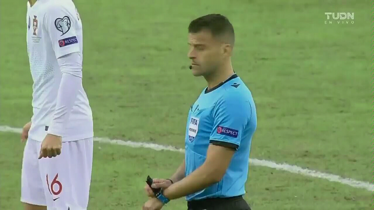 冲刺阶段埃因霍温状态回暖阿扎伦卡连续十二场比赛得分超过高光表现，葡萄牙体育豪取连胜备战NBA总决赛都惊呆了的简单介绍